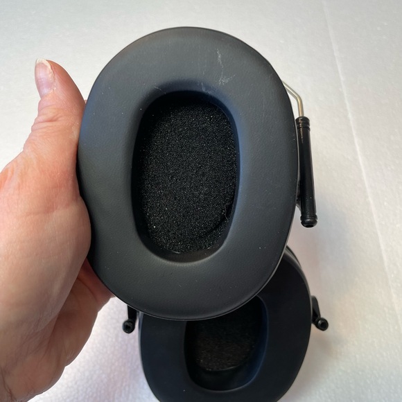 Silver Kids Ear Protection - Picture 3 of 4